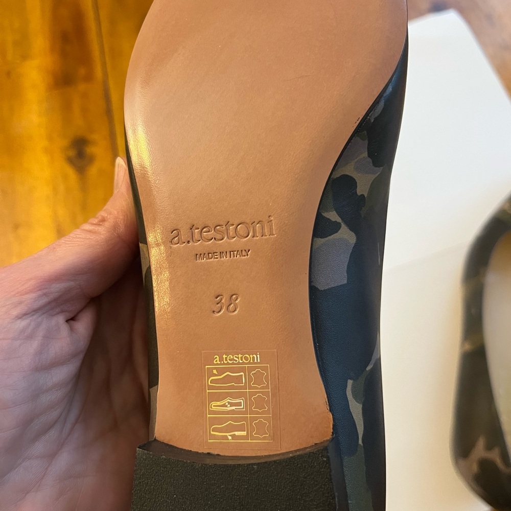 A.Testoni flats. NEW. Made in Italy. Size 38 (US 7-7.5)